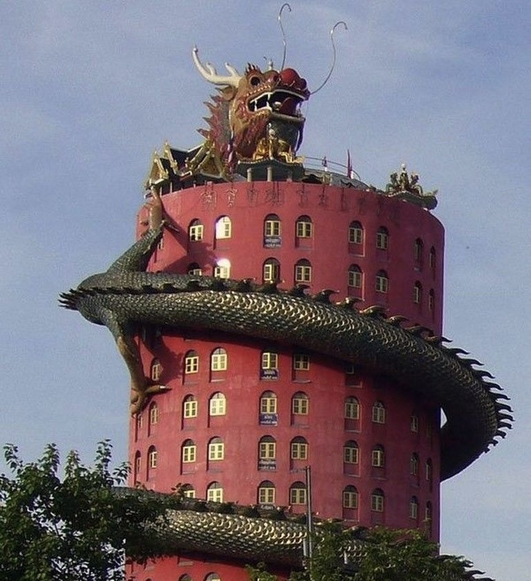 Дракон на здании - Fengshuimaster.Ru